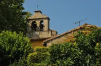 Au Mazet de Carmélina, an old building dating from 1850 in the heart of the Alpilles mountains