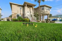 Waterfront home w/ direct gulf access + pool + hot tub + activites!