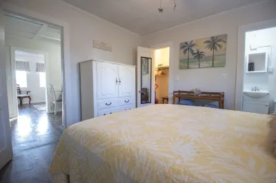 Cozy get-away within walking distances to bars, restaurants and the water front!
