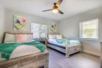 Private Saltwater Pool, Beach Service Perks, Conveniently Located! Dinner on us!