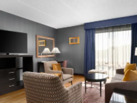 DoubleTree by Hilton Hartford - Bradley Airport Hotels in Windsor Locks