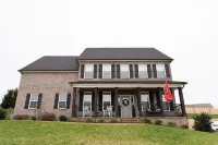 Spacious & Modern Home only 50 mls from Smoky Mtns