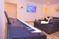 Cozy 3-Bedroom Home, 3 Min to Aurora’s Gaylord, 10 Min to Denver Airport!