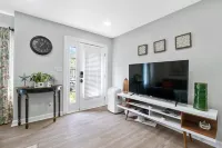 Modern Oasis- Downtown Luxury Stay, Spacious Cozy Home