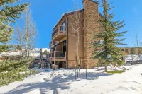 Cedars 42•True Ski in/Ski Out•Walk to Main Street•Sleeps 10•Peak 9•Hot Tub•Pool!
