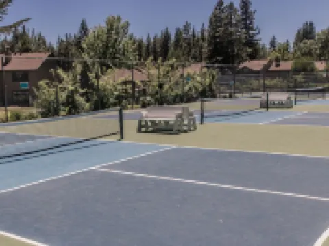 Gorgeous Tahoe Condo/Pools/Hot Tub/Tennis/ 1/2 Mile to Beach! Hotels in Dollar Point