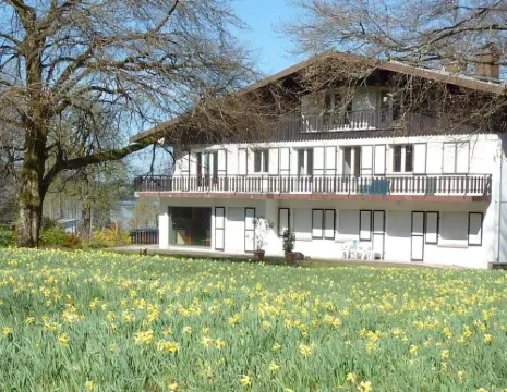 Appart 100 m² Downtown in garden 2 Ha 300 m from the Lake (garden & lake views)