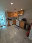 Comfy 2-bedroom apartment with AC, WiFi in Oak Park