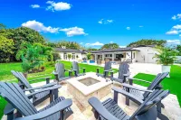 Heated Pool! Private Home+Bikes & Fire Pit!