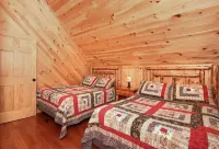 Stay on Kingdom Trails in a four bedroom cabin! Hotels in Burke