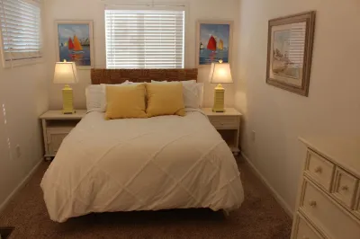 Bargain Hunters Aug 28-29 Half Price! Charming Beachfront Townhome with Parking Hotels near Dewey Beach Parasail