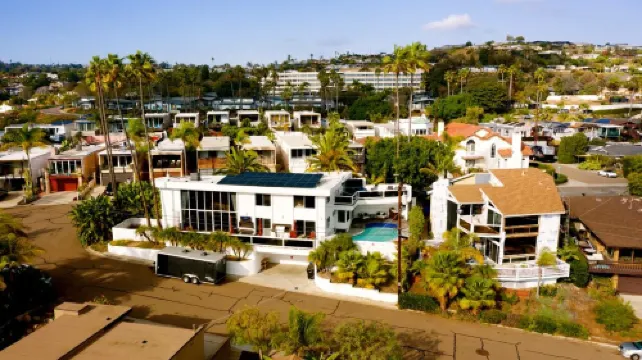 MT. SOLEDAD BEACH PARADISE - AMAZING PANORAMIC VIEWS! - HEATED POOL & JACUZZI