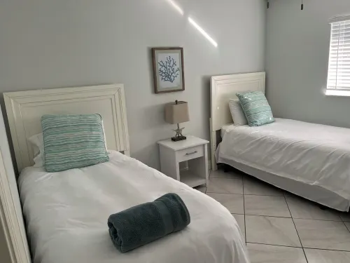 Naples Pool Home, Walk to Vanderbilt Beach & Mercato