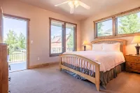 Large Luxury Home w/ Private Hot Tub / Garage