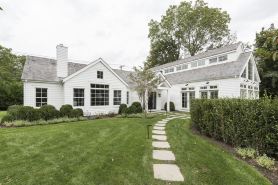 Stunning Hampton Holiday Family Fantasy for your Team