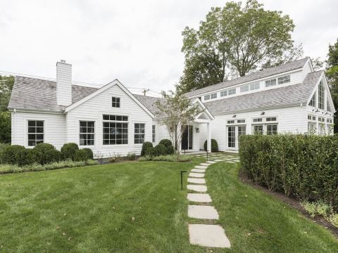 Stunning Hampton Holiday Family Fantasy for your Team
