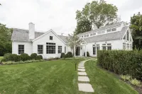 Stunning Hampton Holiday Family Fantasy for your Team - 5つ星