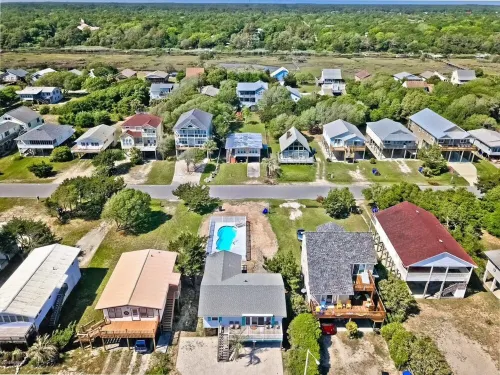 Private Heated Pool and Hot Tub, across the street from the ocean!