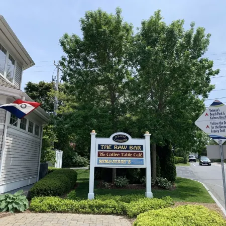 Hyannis Harborview -4Br Harbor Retreat + Beach Pass Included