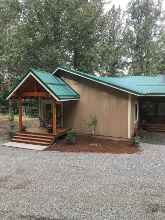 Surrounded by State Forest land, near Knik River Tailrace fishing, luxury detail