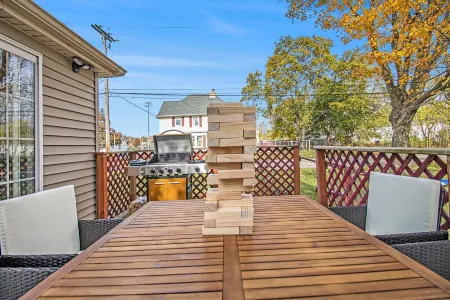 GAME DAY Haven: Sleeps 10, Near Notre Dame & DT!