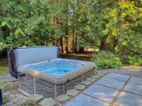 Clean & Cozy 2br/2ba, Remodeled w/ Hot Tub, Close To Beach & Town: See Reviews 東松德住宿飯店