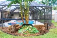 The Rustic Retreat: Heated Pool, Movie Theater, Event Rental !! Hotels in Palm Bay