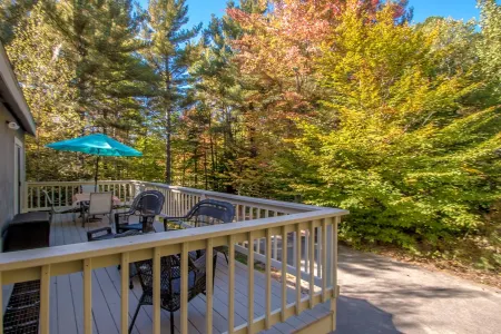 Four-Season Fun: Family-Friendly 3BR Home with Easy Access to Outdoor Adventures