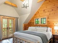 NEW LOG HOME in Hendersonville with fireplace, fire pit and Hot Tub Hotels in Edneyville