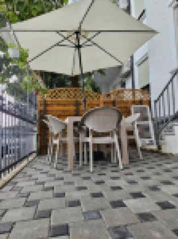 Charming 2A Holiday House Apartment with Garden and BBQ Hotels in 