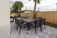 New Home: Rooftop Seating - Grill - Pets - Sleeps 10