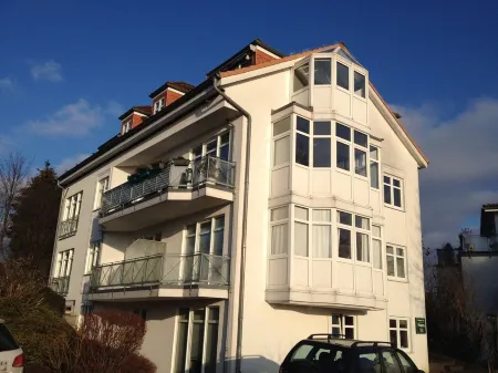Top apartment with 2 bedrooms, balcony and internet flat rate