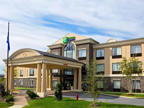 Holiday Inn Express & Suites PEEKSKILL-LOWER HUDSON VALLEY by IHG - Parkering