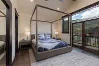 Modern ski house with gourmet kitchen, ski views, hot tub/pool, steps to gondola