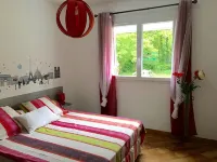 Villa with Swimming Pool, Large Terrace, All Comfort, Enclosed Garden, Calm.