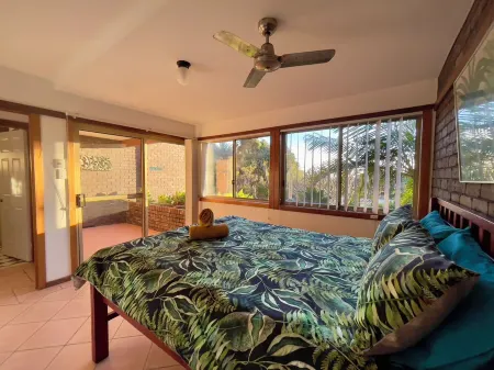 Angourie Beach House - total ocean views Отели в г. Ямба