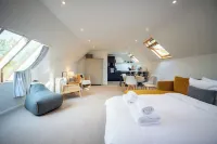 Stunning studio with countryside views and parking