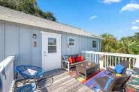 Charming 3-bedroom house with WiFi and AC in lovely Palm Bay