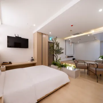Vibe Hotel Geoje Gohyeon 沙谷会馆附近的飯店