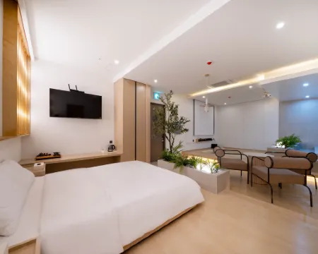 Geojedo Gohyeon Hotel Vibe 巨濟市酒店