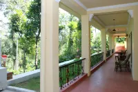 Kingmaker's Plantation with River Stream Hotels in Horur