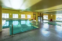 Ramada by Wyndham Cranbrook - Pools