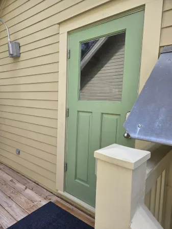 Charming carriage house in marvelous Watercolor. Отели рядом с достопримечательностью «Парк штата Грейтон Бич»