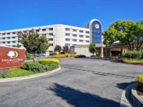 ダブルツリー バイ ヒルトン ホテル プレザントン アット ザ クラブ プレザントンのホテル