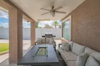 Poolside Paradise - Great Location Near Stadium, Shopping, & Dining - Sleeps 10