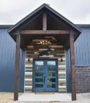 WhiteTail Cabin with Shuffleboard, Fireplace, WiFi, South of Norman