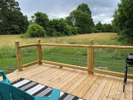 Cottage in the Pines! Charming 2-bedroom bungalow in White Pine Отели рядом с достопримечательностью «MRT»