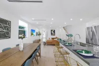 Up to 12 guest Modern Villa near Wynwood!