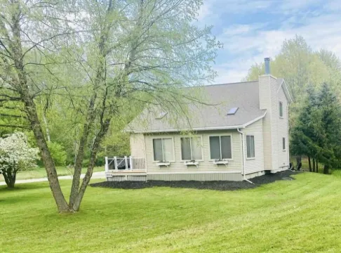 Cozy Canadian lakes cottage (Pet friendly)