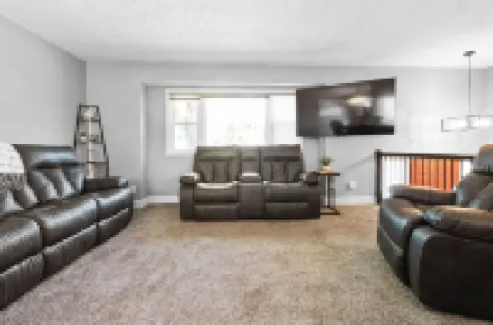 Pool, Sauna, Work out area, ping pong, King Bed.  So Many Amenities!!!